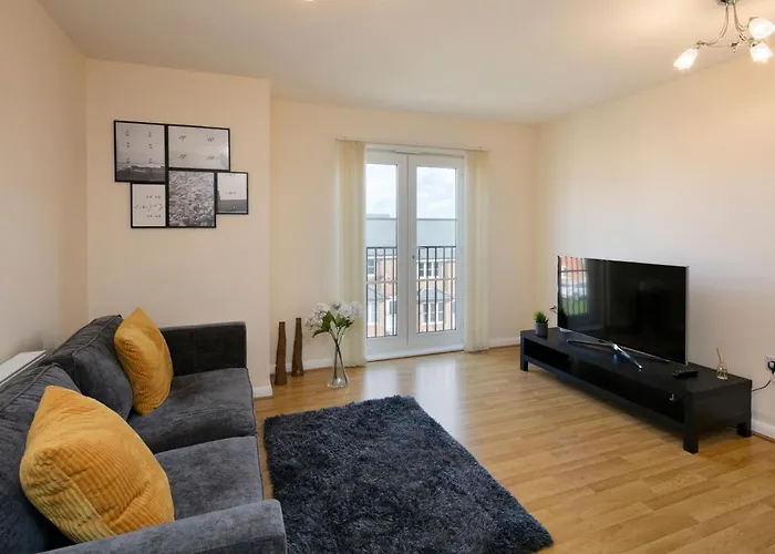 2 Bedroom 3 Bed Apartment Birmingham Conveniently Located Near Solihull Nec City Centre Bhx And Coventry Ideal For Contractors Insurance Stays Business Travelers Landrover Short & Long Stay