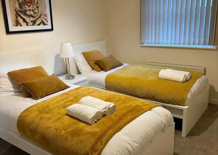 2 Bedroom 3 Bed Apartment Birmingham Conveniently Located Near Solihull Nec City Centre Bhx And Coventry Ideal For Contractors Insurance Stays Business Travelers Landrover Short & Long Stay