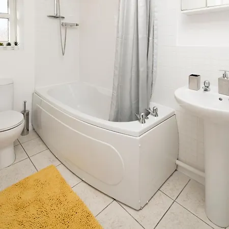 Birmingham Business Hub: Spacious 2-Bedroom Near NEC & City Centre Exterior photo