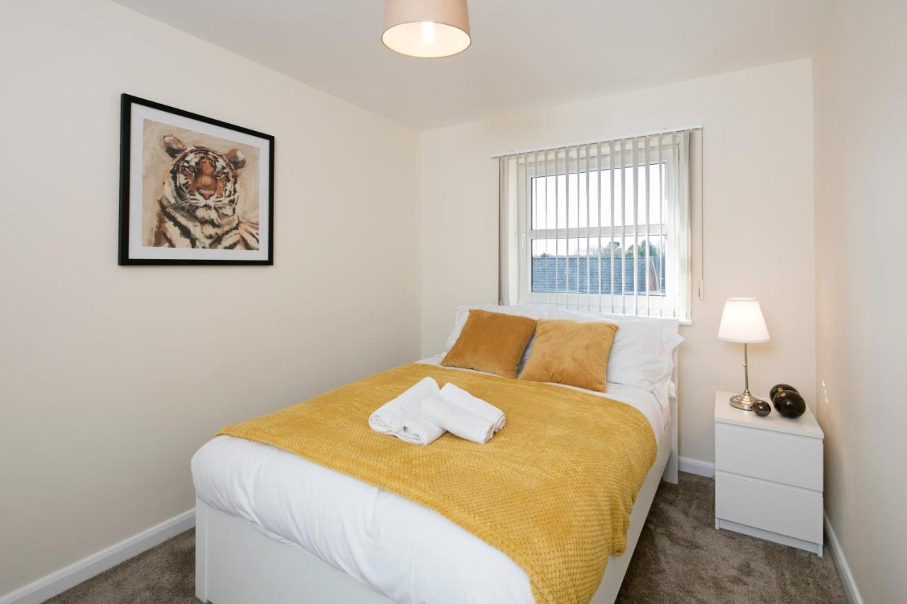 2 Bedroom 3 Bed Apartment Birmingham Conveniently Located Near Solihull Nec City Centre Bhx Coventry Ideal For Contractors Insurance Stays Temporary Housing Emergency Housing Long Stay Birmingham