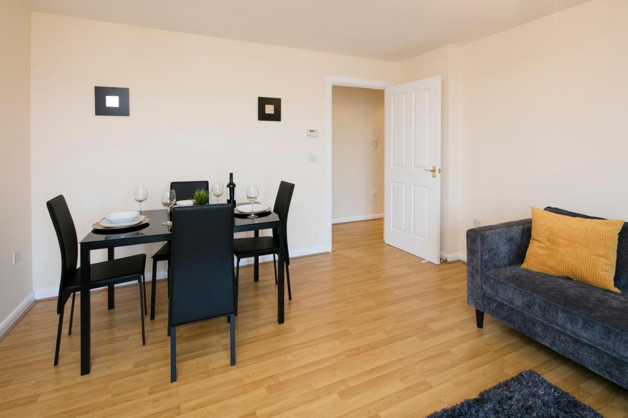 Appartement 2 Bedroom 3 Bed Apartment Birmingham Conveniently Located Near Solihull Nec City Centre Bhx Coventry Ideal For Contractors Insurance Stays Temporary Housing Emergency Housing Long Stay