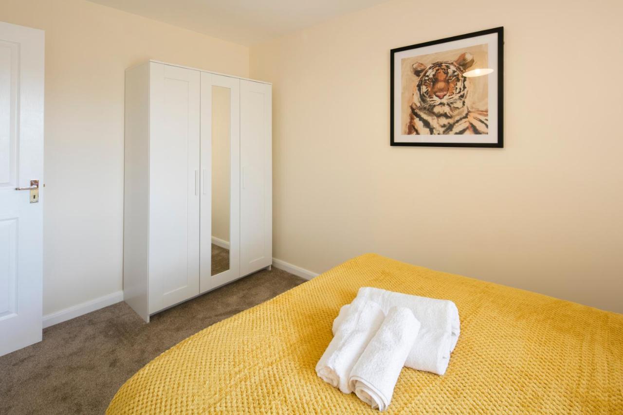 Apartment 2 Bedroom 3 Bed Apartment Birmingham Conveniently Located Near Solihull Nec City Centre Bhx Coventry Ideal For Contractors Insurance Stays Temporary Housing Emergency Housing Long Stay *