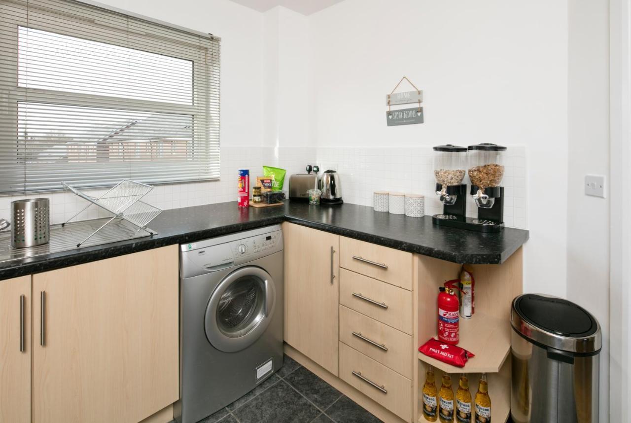 2 Bedroom 3 Bed Apartment Birmingham Conveniently Located Near Solihull Nec City Centre Bhx Coventry Ideal For Contractors Insurance Stays Temporary Housing Emergency Housing Long Stay *