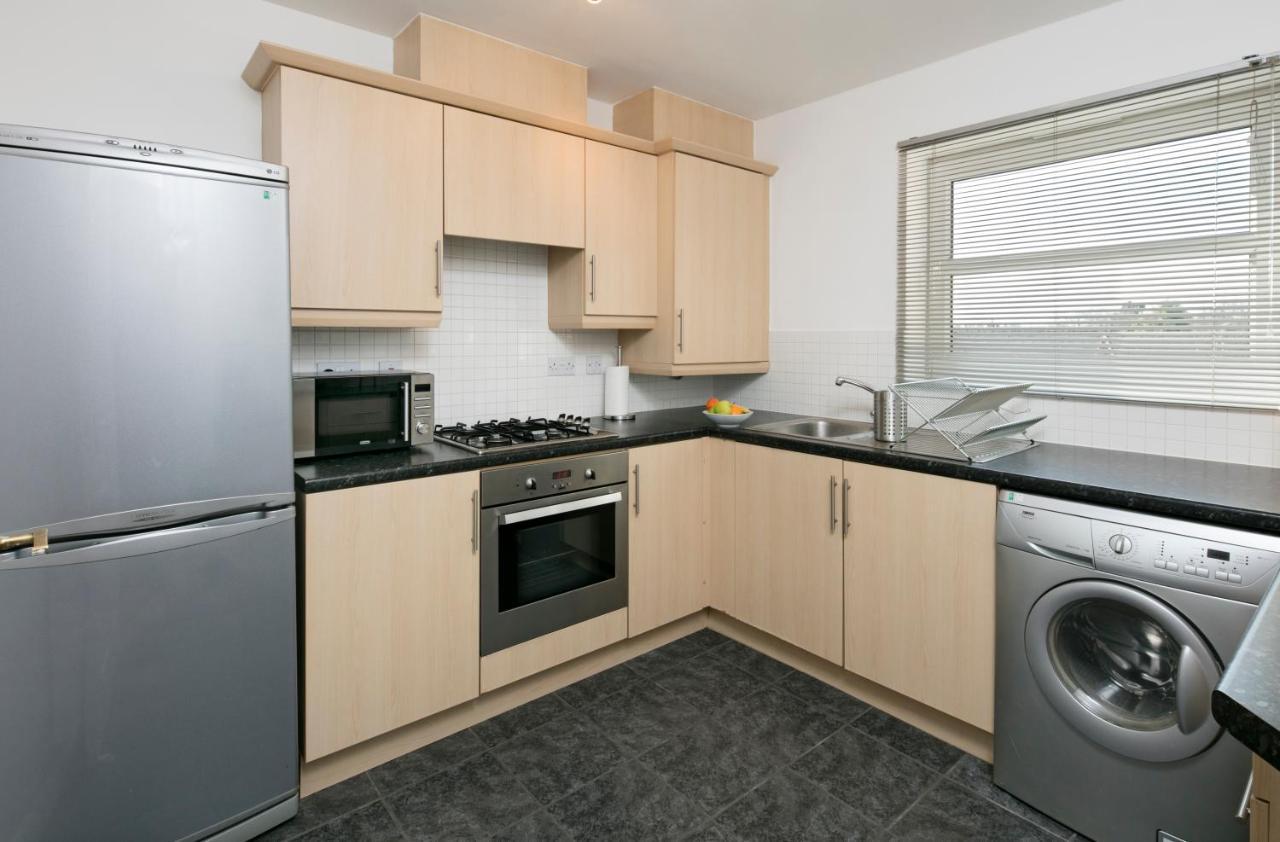 2 Bedroom 3 Bed Apartment Birmingham Conveniently Located Near Solihull Nec City Centre Bhx Coventry Ideal For Contractors Insurance Stays Temporary Housing Emergency Housing Long Stay