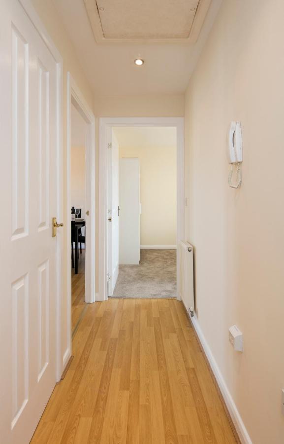 2 Bedroom 3 Bed Apartment Birmingham Conveniently Located Near Solihull Nec City Centre Bhx Coventry Ideal For Contractors Insurance Stays Temporary Housing Emergency Housing Long Stay * Birmingham