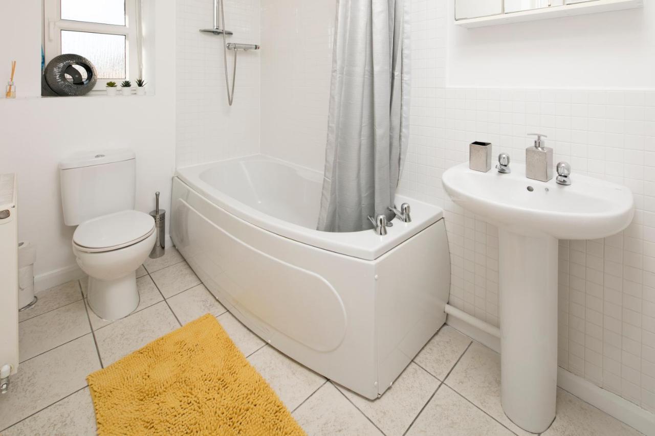Apartment 2 Bedroom 3 Bed Apartment Birmingham Conveniently Located Near Solihull Nec City Centre Bhx Coventry Ideal For Contractors Insurance Stays Temporary Housing Emergency Housing Long Stay