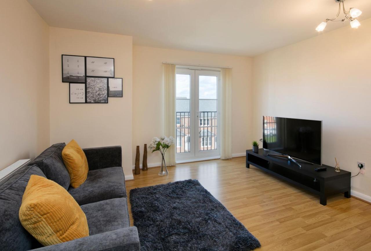 2 Bedroom 3 Bed Apartment Birmingham Conveniently Located Near Solihull Nec City Centre Bhx Coventry Ideal For Contractors Insurance Stays Temporary Housing Emergency Housing Long Stay